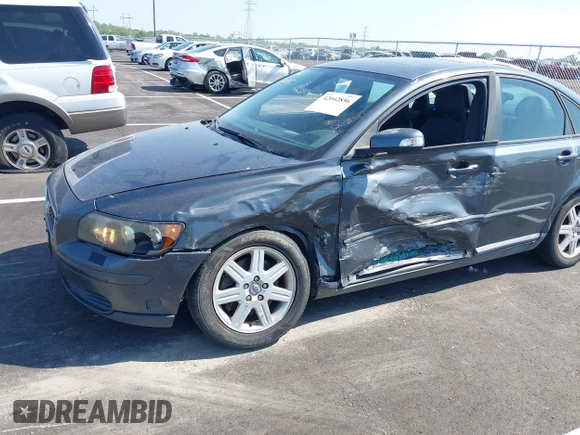 2007 Volvo S40 2.4L with VIN YV1MS382572301147, listed as a IAAI auction lot 42042856 with 184,474 mi miles. Bid and sale history available at carsss.com. Image 6.