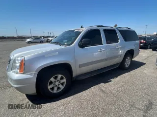 2014 GMC Yukon XL SLT with VIN 1GKS2KE71ER113015, listed as a Copart auction lot 53811995 with 327,065 mi miles and Clean Title. Bid and sale history available at carsss.com. Image 1.