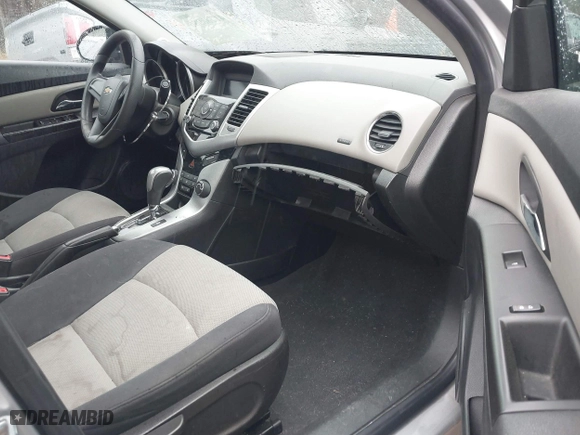 2015 Chevrolet Cruze LS with VIN 1G1PA5SH8F7225657, listed as a IAAI auction lot 41788086 with 118,307 mi miles. Bid and sale history available at carsss.com. Image 5.