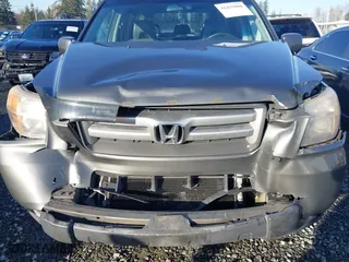 2008 Honda Pilot EX-L with VIN 5FNYF18738B026307, listed as a IAAI auction lot 41435086 with 197,695 mi miles. Bid and sale history available at carsss.com. Image 6.