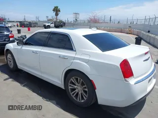 2016 Chrysler 300 C z VIN 2C3CCAEG3GH212241, wystawiony jako IAAI lot #42131477 z przebiegiem 179 973 mil mil oraz . Historia ofert i sprzedaży dostępna na DreamBid. Obrazek 3.
