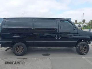 2010 Ford Econoline Passenger XL z VIN 1FBNE3BL8ADA02903, wystawiony jako IAAI lot #42103974 z przebiegiem Nie podano mil oraz . Historia ofert i sprzedaży dostępna na DreamBid. Obrazek 12.