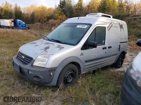 2013 Ford Transit Connect XLT z VIN NM0LS7DN4DT127521, wystawiony jako Copart lot #77673084 z przebiegiem 165 806 mil mil oraz Czysty tytuł • Clean title. Historia ofert i sprzedaży dostępna na DreamBid. Obrazek 1.