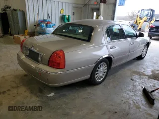 2003 Lincoln Town Car Signature z VIN 1LNHM82W13Y660122, wystawiony jako Copart lot #51790595 z przebiegiem 151 371 mil mil oraz Nie do naprawy • Non repairable. Historia ofert i sprzedaży dostępna na DreamBid. Obrazek 3.