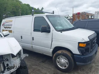 2011 Ford Econoline Cargo Commercial z VIN 1FTNE2EW0BDA59853, wystawiony jako IAAI lot #42347177 z przebiegiem 170 881 mil mil oraz . Historia ofert i sprzedaży dostępna na DreamBid. Obrazek 13.