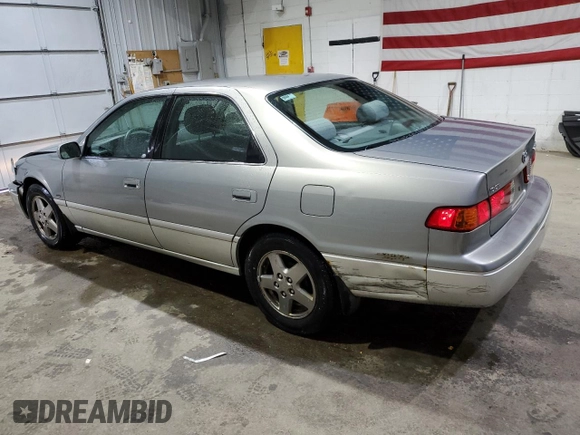 2001 Toyota Camry CE z VIN JT2BG28K810573972, wystawiony jako Copart lot #51733485 z przebiegiem 143 665 mil mil oraz Szkoda całkowita • Salvage title. Historia ofert i sprzedaży dostępna na DreamBid. Obrazek 2.
