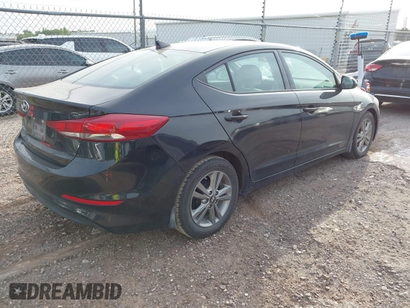 2017 Hyundai Elantra SE z VIN 5NPD84LFXHH191863, wystawiony jako IAAI lot #42272222 z przebiegiem 88 796 mil mil oraz . Historia ofert i sprzedaży dostępna na DreamBid. Obrazek 4.
