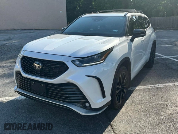2024 Toyota Highlander LE z VIN 5TDKDRAH7RS534676, wystawiony jako Copart lot #57361405 z przebiegiem 11 321 mil mil oraz Czysty tytuł • Clean title. Historia ofert i sprzedaży dostępna na DreamBid. Obrazek 2.