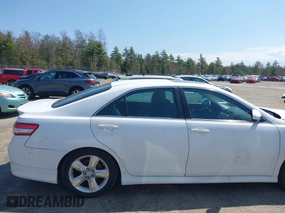 2011 Toyota Camry LE z VIN 4T1BF3EK0BU592218, wystawiony jako IAAI lot #42096268 z przebiegiem 121 132 mil mil oraz . Historia ofert i sprzedaży dostępna na DreamBid. Obrazek 13.