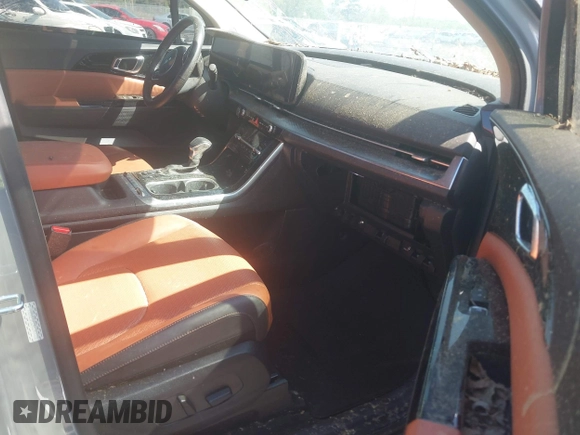 2024 Kia Carnival SX Prestige with VIN KNDNE5H32R6340005, listed as a IAAI auction lot 41984379 with 37,525 mi miles and . Bid and sale history available at DreamBid. Image 5.