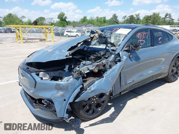 2023 Ford Mustang Mach-E Premium z VIN 3FMTK3SU1PMA84387, wystawiony jako IAAI lot #41913897 z przebiegiem 4180 mil mil oraz . Historia ofert i sprzedaży dostępna na DreamBid. Obrazek 6.
