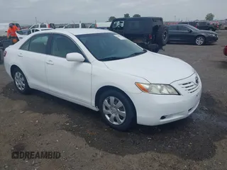 2007 Toyota Camry CE z VIN 4T1BE46KX7U685097, wystawiony jako IAAI lot #42268117 z przebiegiem 141 467 mil mil oraz . Historia ofert i sprzedaży dostępna na DreamBid. Obrazek 1.
