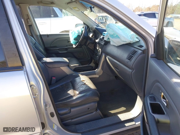 2003 Honda Pilot EX with VIN 2HKYF18683H579746, listed as a IAAI auction lot 41206240 with 196,467 mi miles. Bid and sale history available at carsss.com. Image 5.