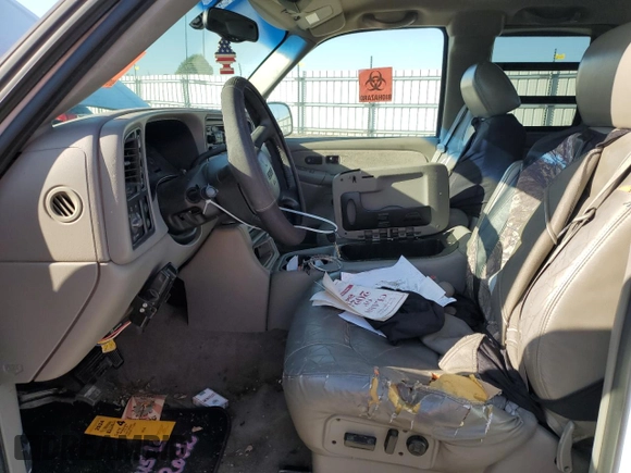 1999 GMC New Sierra 1500 SLE with VIN 1GTEK19T3XZ539933, listed as a Copart auction lot 74298554 with 323,985 mi miles and Salvage Title. Bid and sale history available at carsss.com. Image 7.