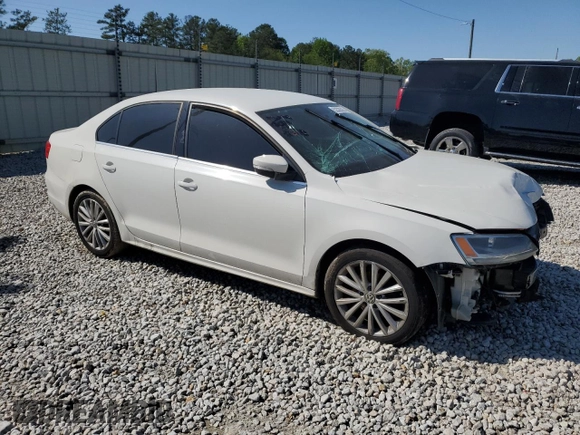 2013 Volkswagen Jetta SE with VIN 3VWDP7AJ7DM284045, listed as a Copart auction lot 52328525 with Not provided miles and Salvage title. Bid and sale history available at DreamBid. Image 4.