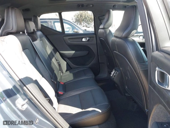 2019 Volvo XC40 Inscription with VIN YV4162UL6K2111899, listed as a IAAI auction lot 41746026 with 59,319 mi miles. Bid and sale history available at carsss.com. Image 8.