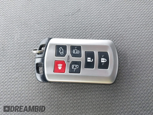 2020 Toyota Sienna XLE z VIN 5TDDZ3DC4LS232650, wystawiony jako IAAI lot #42332566 z przebiegiem 141 971 mil mil oraz . Historia ofert i sprzedaży dostępna na DreamBid. Obrazek 11.