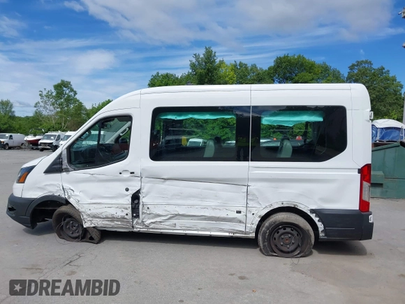 2020 Ford Transit Passenger XL z VIN 1FDZK1C82LKA79233, wystawiony jako IAAI lot #42766871 z przebiegiem 32 428 mil mil oraz . Historia ofert i sprzedaży dostępna na DreamBid. Obrazek 14.