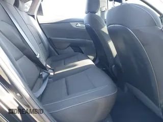 2021 Kia Forte LXS z VIN 3KPF24ADXME271884, wystawiony jako IAAI lot #41453893 z przebiegiem 93 462 mil mil oraz . Historia ofert i sprzedaży dostępna na DreamBid. Obrazek 8.