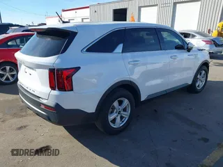 2022 Kia Sorento LX with VIN 5XYRG4LC6NG111914, listed as a IAAI auction lot 41402951 with 46,157 mi miles. Bid and sale history available at carsss.com. Image 4.
