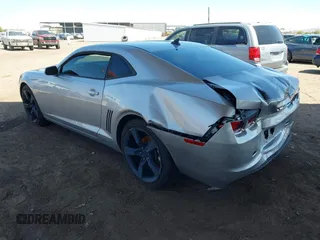 2011 Chevrolet Camaro 2LS z VIN 2G1FA1ED0B9157330, wystawiony jako IAAI lot #41970306 z przebiegiem 179 262 mil mil oraz . Historia ofert i sprzedaży dostępna na DreamBid. Obrazek 3.