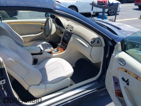 2004 Mercedes-Benz CLK 320 z VIN WDBTK65G84T033363, wystawiony jako IAAI lot #42279646 z przebiegiem 97 431 mil mil oraz . Historia ofert i sprzedaży dostępna na DreamBid. Obrazek 5.