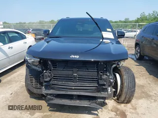 2025 Jeep Grand Cherokee Altitude X z VIN 1C4RJHAG9SC268299, wystawiony jako IAAI lot #42475401 z przebiegiem 2 649 mil mil oraz . Historia ofert i sprzedaży dostępna na DreamBid. Obrazek 13.