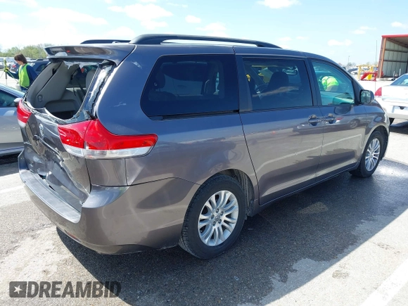 2012 Toyota Sienna XLE AAS with VIN 5TDYK3DC8CS263406, listed as a IAAI auction lot 41971770 with 186,394 mi miles. Bid and sale history available at carsss.com. Image 4.