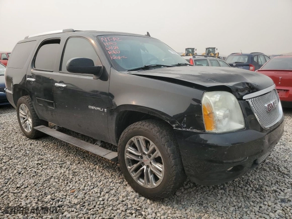 2007 GMC Yukon Denali with VIN 1GKFK63847J299770, listed as a Copart auction lot 71039214 with 195,448 mi miles and Salvage Title. Bid and sale history available at carsss.com. Image 4.