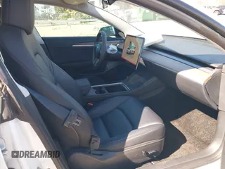 2023 Tesla Model 3 z VIN 5YJ3E1EA1PF545223, wystawiony jako IAAI lot #41591588 z przebiegiem 26 523 mil mil oraz . Historia ofert i sprzedaży dostępna na DreamBid. Obrazek 5.