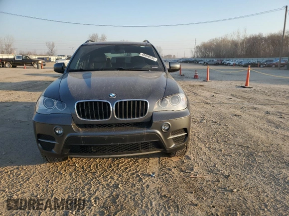 2013 BMW X5 xDrive35i z VIN 5UXZV4C54D0B06711, wystawiony jako Copart lot #48958535 z przebiegiem 201 650 mil mil oraz Czysty tytuł • Clean title. Historia ofert i sprzedaży dostępna na DreamBid. Obrazek 5.