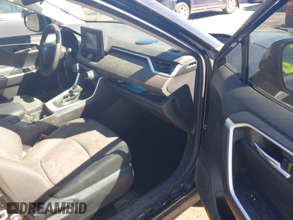 2021 Toyota RAV4 XLE with VIN 2T3W1RFV2MW107986, listed as a IAAI auction lot 41835348 with 103,450 mi miles. Bid and sale history available at carsss.com. Image 5.