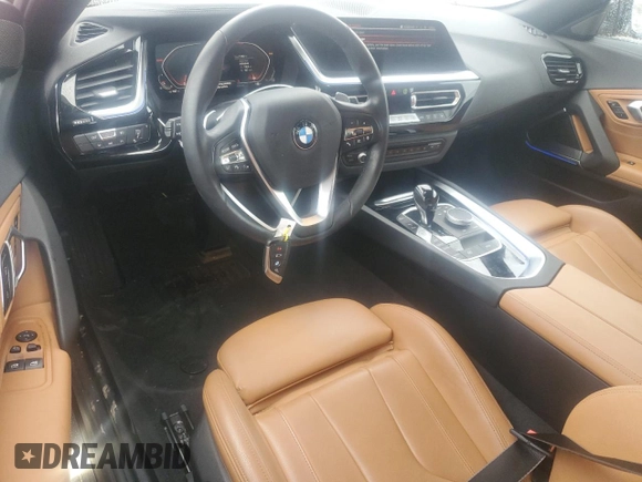 2022 BMW Z4 sDrive30i z VIN WBAHF3C00NWX48523, wystawiony jako Copart lot #40779684 z przebiegiem 17 404 mil mil oraz . Historia ofert i sprzedaży dostępna na DreamBid. Obrazek 8.