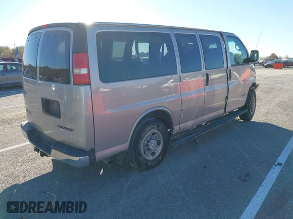 2006 Chevrolet Express Passenger z VIN 1GAHG35U661107013, wystawiony jako IAAI lot #40902703 z przebiegiem Nie podano mil oraz . Historia ofert i sprzedaży dostępna na DreamBid. Obrazek 4.