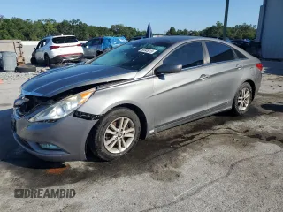 2013 Hyundai Sonata GLS z VIN 5NPEB4AC1DH736938, wystawiony jako Copart lot #56945015 z przebiegiem 84 305 mil mil oraz Szkoda całkowita • Salvage title. Historia ofert i sprzedaży dostępna na DreamBid. Obrazek 1.