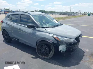 2022 Nissan Kicks SR z VIN 3N1CP5DV8NL491054, wystawiony jako IAAI lot #42209455 z przebiegiem 26 421 mil mil oraz . Historia ofert i sprzedaży dostępna na DreamBid. Obrazek 1.