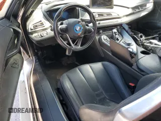 2015 BMW i8 z VIN WBY2Z2C50FV392795, wystawiony jako Copart lot #76099804 z przebiegiem Nie podano mil oraz Szkoda całkowita • Salvage title. Historia ofert i sprzedaży dostępna na DreamBid. Obrazek 8.