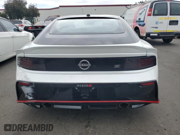 2024 Nissan Z Nismo z VIN JN1BZ4CH7RM362763, wystawiony jako Copart lot #71662764 z przebiegiem 3 339 mil mil oraz Szkoda całkowita • Salvage title. Historia ofert i sprzedaży dostępna na DreamBid. Obrazek 6.