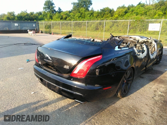 2017 Jaguar XJ with VIN SAJWJ2GD1H8W06644, listed as a IAAI auction lot 40012333 with 1 mi miles. Bid and sale history available at carsss.com. Image 4.