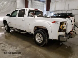 2009 GMC Sierra 2500HD SLT z VIN 1GTHK63K99F116837, wystawiony jako Copart lot #42639705 z przebiegiem 253 632 mil mil oraz Szkoda całkowita • Salvage title. Historia ofert i sprzedaży dostępna na DreamBid. Obrazek 2.