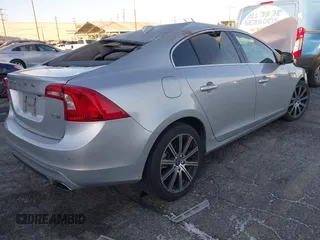 2017 Volvo S60 Inscription with VIN LYV402HK7HB133405, listed as a IAAI auction lot 41331529 with 1 mi miles. Bid and sale history available at carsss.com. Image 4.