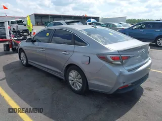 2016 Hyundai Sonata Hybrid SE with VIN KMHE24L15GA039176, listed as a IAAI auction lot 42135751 with 135,592 mi miles. Bid and sale history available at carsss.com. Image 3.