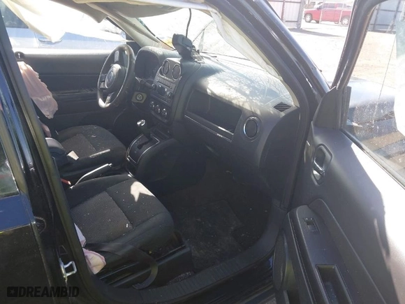 2015 Jeep Patriot Sport with VIN 1C4NJPBB8FD274140, listed as a IAAI auction lot 41444121 with 111,195 mi miles. Bid and sale history available at carsss.com. Image 5.