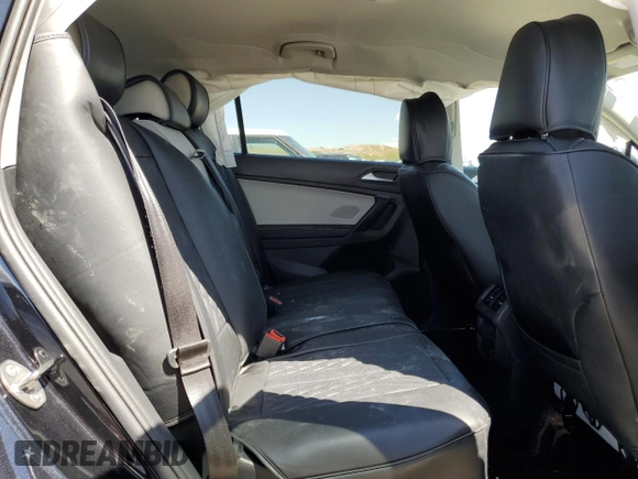 2024 Volkswagen Tiguan S z VIN 3VVRB7AX5RM151188, wystawiony jako Copart lot #55497675 z przebiegiem Nie podano mil oraz Szkoda całkowita • Salvage title. Historia ofert i sprzedaży dostępna na DreamBid. Obrazek 10.