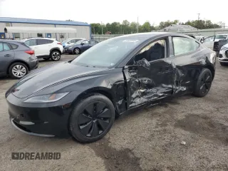 2024 Tesla Model 3 z VIN 5YJ3E1EA5RF860464, wystawiony jako Copart lot #55632695 z przebiegiem 5221 mil mil oraz Szkody całkowita. Historia ofert i sprzedaży dostępna na DreamBid. Obrazek 1.