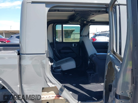 2021 Jeep Gladiator Mojave with VIN 1C6JJTEG8ML515686, listed as a IAAI auction lot 42217590 with 38,506 mi miles and . Bid and sale history available at DreamBid. Image 8.