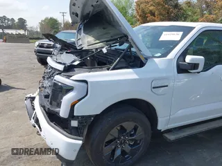 2023 Ford F-150 Lightning Pro z VIN 1FTVW1EV1PWG17610, wystawiony jako IAAI lot #41929636 z przebiegiem 44 428 mil mil oraz . Historia ofert i sprzedaży dostępna na DreamBid. Obrazek 21.