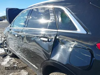 2017 Cadillac XT5 Premium Luxury AWD with VIN 1GYKNERS3HZ102955, listed as a IAAI auction lot 40986583 with 80,729 mi miles. Bid and sale history available at carsss.com. Image 6.