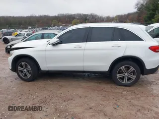 2017 Mercedes-Benz GLC with VIN WDC0G4JB9HF186711, listed as a IAAI auction lot 40883506 with 117,683 mi miles. Bid and sale history available at carsss.com. Image 13.