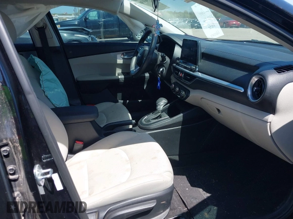 2022 Kia Forte LXS z VIN 3KPF24AD6NE469430, wystawiony jako IAAI lot #41969366 z przebiegiem 100 526 mil mil oraz . Historia ofert i sprzedaży dostępna na DreamBid. Obrazek 5.